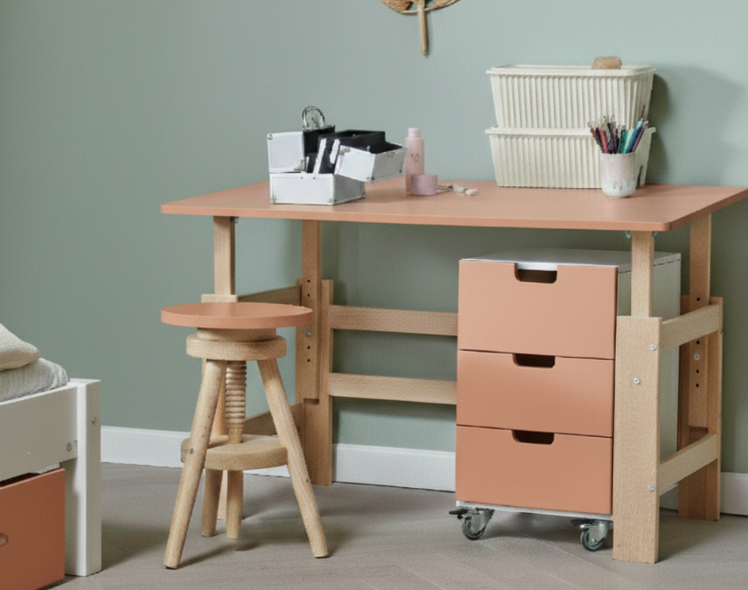 Adjustable desk with beech frame 
