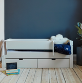 Huxie white children's bed with the option of a colored safety rail, Amon