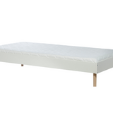 Retro bed with 4 beech legs